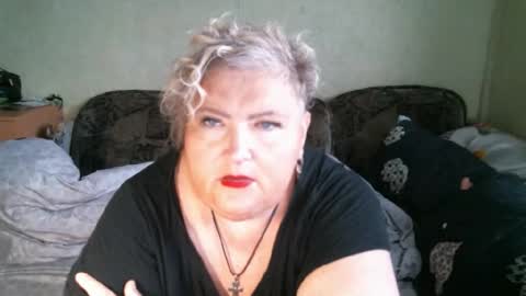 lanacat555 online show from 12/04/25, 08:34