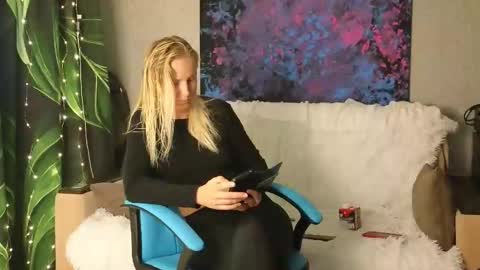 LanaviSmith online show from 12/03/25, 06:32