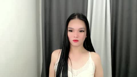 lanawyatt_ online show from 10/27/25, 10:19