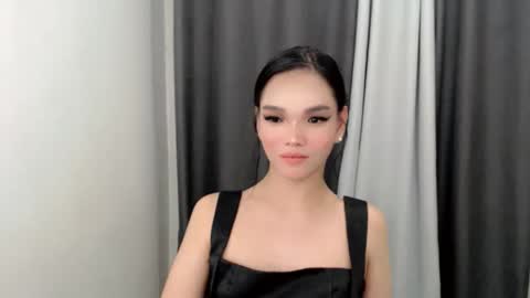 lanawyatt_ online show from 11/02/25, 03:47