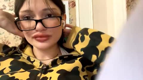 Snapshot of lanbreen chatting on 12/17/25, 04:13 Petasssse online show from 12/17/25, 04:13