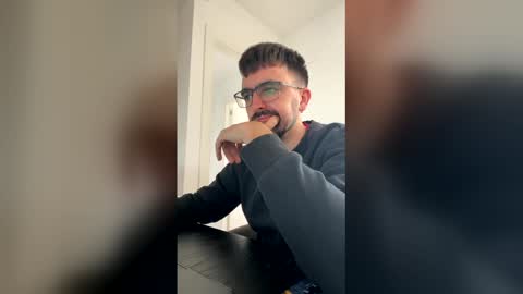 Snapshot of lander920612 chatting on 02/21/26, 09:21 lander920612 online show from 02/21/26, 09:21