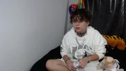 LANNIE   online show from 01/01/25, 12:00