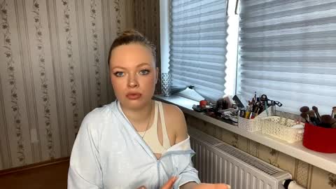 Snapshot of lanniecastellow chatting on 04/01/26, 01:41 Hello My name is Lola online show from 04/01/26, 01:41