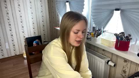 Snapshot of lanniecastellow chatting on 04/02/26, 11:08 Hello My name is Lola online show from 04/02/26, 11:08