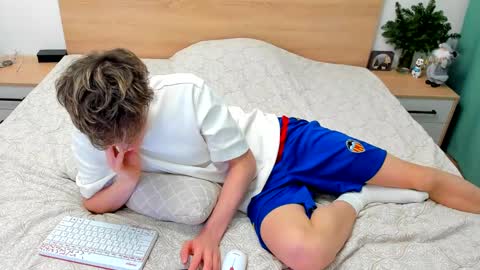 Fandi online show from 12/20/24, 02:49