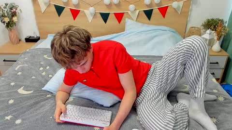 Fandi online show from 03/12/25, 06:51