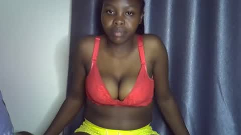 lara online show from 12/04/25, 07:33