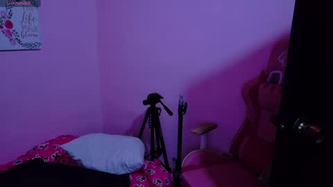 LARA online show from 04/12/26, 07:19