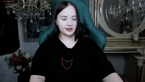 lara_benson_ online show from 11/29/25, 10:51