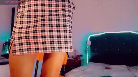 Snapshot of lara_brunette chatting on 12/04/24, 12:03 Lara Brunette online show from 12/04/24, 12:03