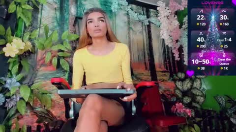 Snapshot of lara_brunette chatting on 12/06/24, 11:22 Lara Brunette online show from 12/06/24, 11:22