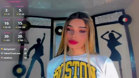 Snapshot of lara_brunette chatting on 03/06/25, 11:31 Lara Brunette online show from 03/06/25, 11:31