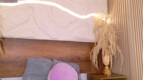 lara_curly online show from 04/09/26, 09:58