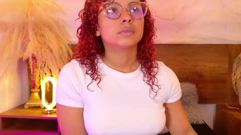 lara_curly online show from 04/13/26, 10:10