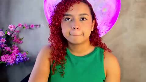 lara_curly online show from 06/17/26, 10:06