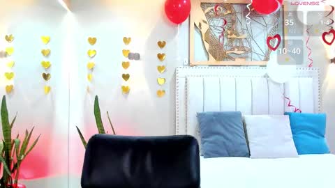      700  200   online show from 02/14/26, 07:43