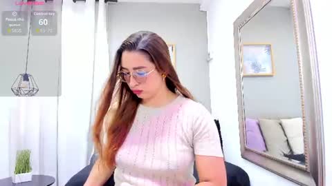 Snapshot of lara_martin chatting on 07/05/26, 05:31 700 200 online show from 07/05/26, 05:31