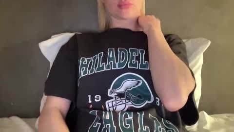 Snapshot of lara_neon chatting on 02/24/25, 06:04 Lara Neon online show from 02/24/25, 06:04