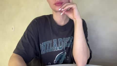 Snapshot of lara_neon chatting on 10/10/25, 02:27 Lara Neon online show from 10/10/25, 02:27