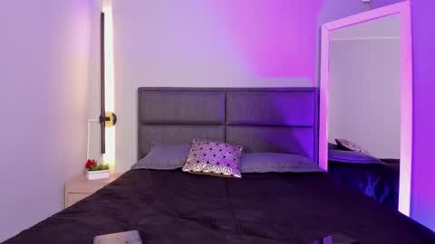 lara_reynolds_ online show from 02/05/26, 07:40