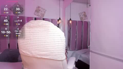 Laura online show from 02/18/25, 12:39