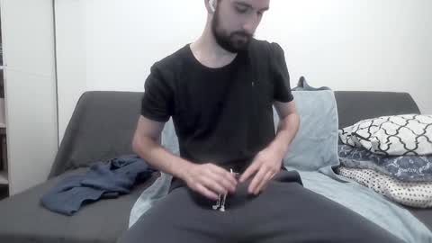 laraaan online show from 12/28/24, 06:18