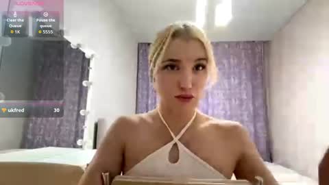 Snapshot of laraarizzi chatting on 04/16/26, 12:44 Tracy online show from 04/16/26, 12:44