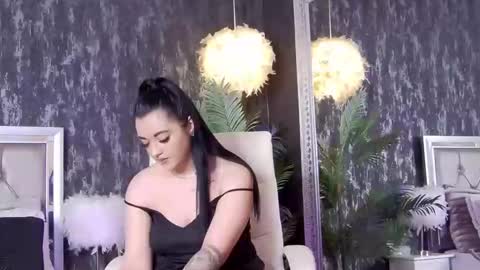 LaraBloom online show from 01/13/26, 10:59