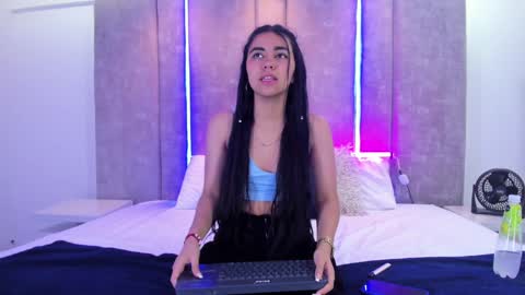 Snapshot of larabrook chatting on 01/22/25, 01:42 Lara online show from 01/22/25, 01:42