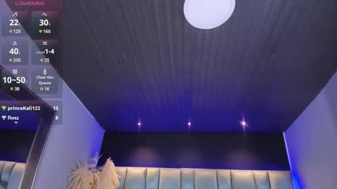 Snapshot of larabrook chatting on 02/17/25, 10:14 Lara online show from 02/17/25, 10:14