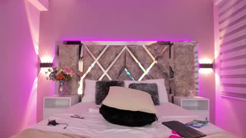 Snapshot of larabrook chatting on 03/06/25, 10:58 Lara online show from 03/06/25, 10:58