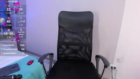 Snapshot of larabrook chatting on 11/29/25, 03:09 Lara online show from 11/29/25, 03:09