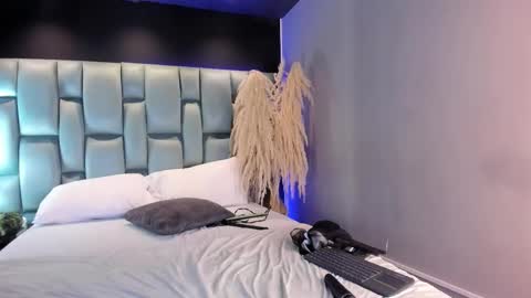 Snapshot of larabrook chatting on 02/27/26, 07:03 Lara online show from 02/27/26, 07:03