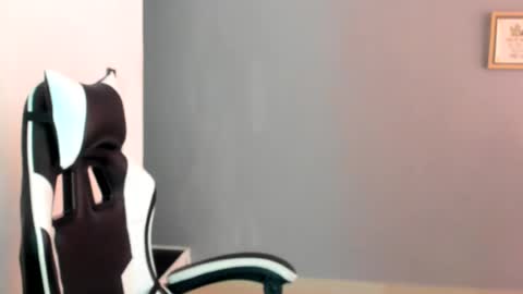 Lara online show from 07/15/26, 06:57