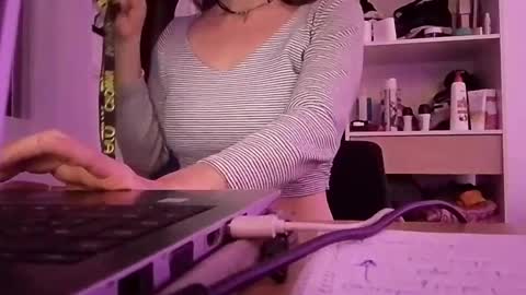 Snapshot of larafox22 chatting on 04/10/26, 08:57 larafox22 online show from 04/10/26, 08:57