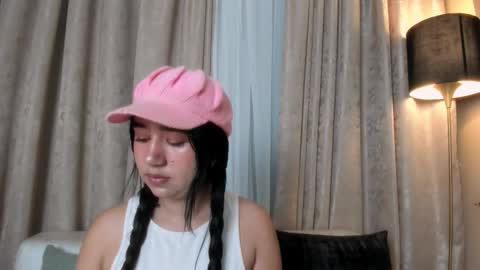 Snapshot of laragoldd chatting on 12/23/25, 12:52 Lara Gold online show from 12/23/25, 12:52