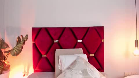 Snapshot of laragoldd chatting on 01/17/26, 12:48 Lara Gold online show from 01/17/26, 12:48