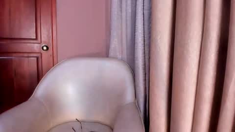 Snapshot of laragoldd chatting on 02/17/26, 01:02 Lara Gold online show from 02/17/26, 01:02