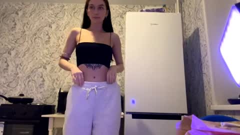 lara online show from 04/07/26, 08:31