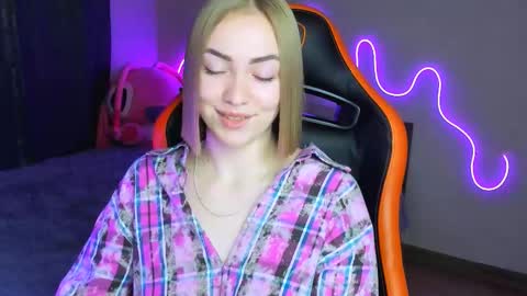 LaraKrein lk online show from 10/16/25, 04:30