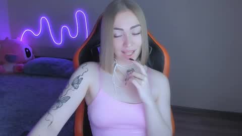 LaraKrein lk online show from 11/14/25, 01:43