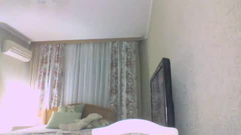 laramrs online show from 10/29/25, 04:42