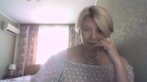 laramrs online show from 06/19/26, 04:00