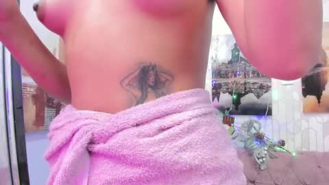 Snapshot of laramurphy chatting on 12/13/24, 01:37 Lara Murphy online show from 12/13/24, 01:37