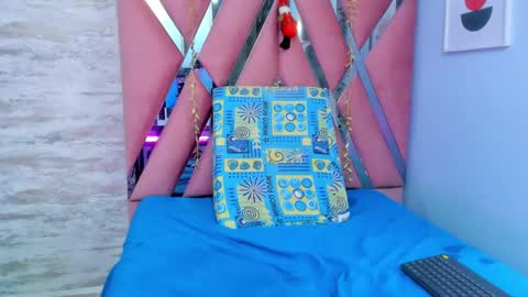 Snapshot of laramurphy chatting on 12/15/24, 01:02 Lara Murphy online show from 12/15/24, 01:02