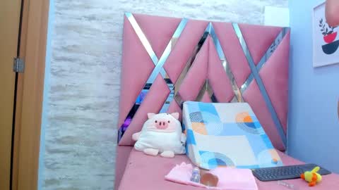 Snapshot of laramurphy chatting on 01/17/25, 07:38 Lara Murphy online show from 01/17/25, 07:38