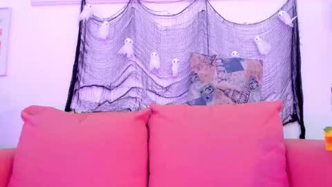 Snapshot of laramurphy chatting on 10/22/25, 10:53 Lara Murphy online show from 10/22/25, 10:53