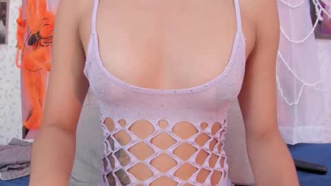 Snapshot of laramurphy chatting on 10/26/25, 02:39 Lara Murphy online show from 10/26/25, 02:39