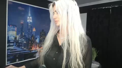 laras_moans online show from 12/12/24, 08:47